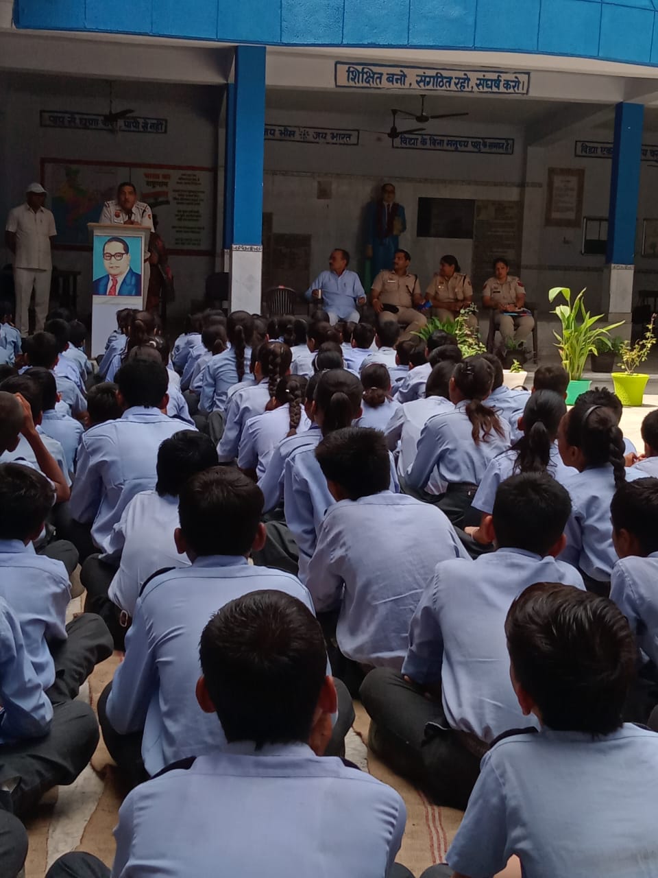 आज  लाइन पार बहादुरगढ़ मे डाक्टर भीम राव अम्बेडकर स्कुल में  नशा न करने बारे व महिला विरुद्ध अपराध व सड़क सुरक्षा बारे प्रबंधक अफसर महिला थाना बहादुरगढ़ व नशा मुक्ति टीम बहादुरगढ़ द्वारा जागरूक किया गया